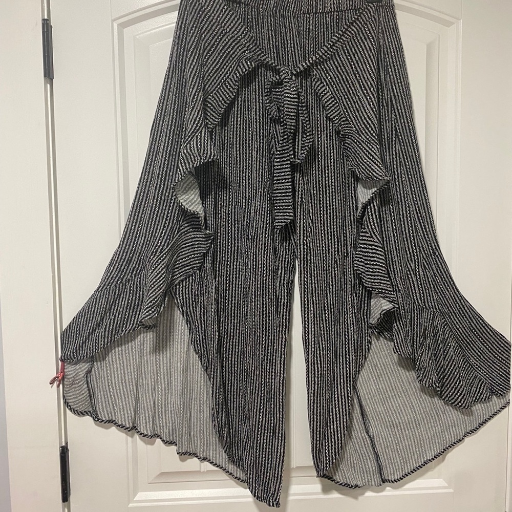 Black and white goucho style cropped pants